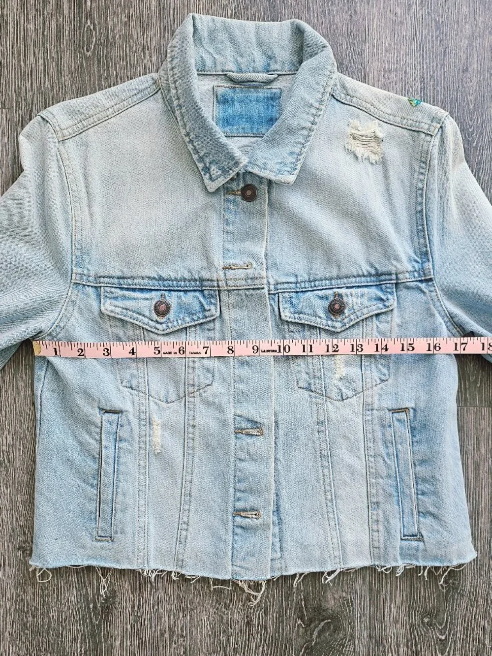 Cropped Floral Sequin Denim Jacket Light Wash NWOT Size M - Picture 12 of 13